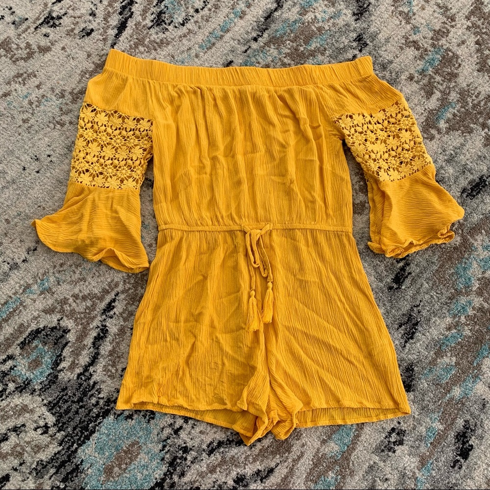 🍎 3/$30 Hint of BLUSH yellow off the shoulder romper